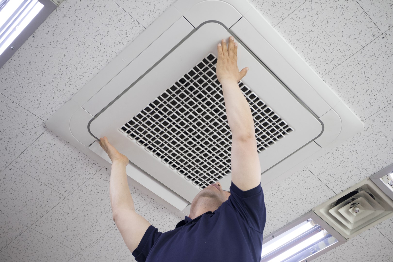 cleaning the airconditioner